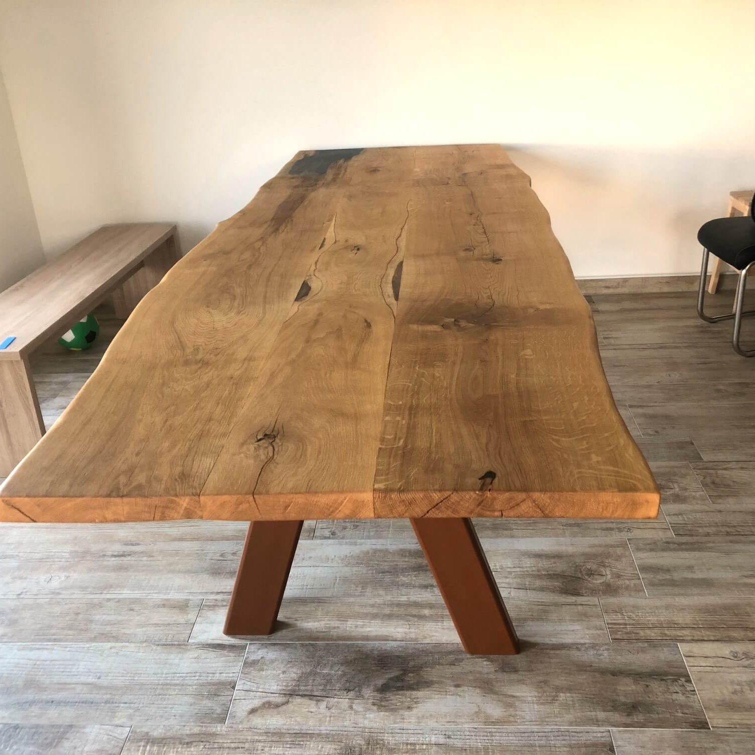 Eichentisch mit schwarzem Epoxi