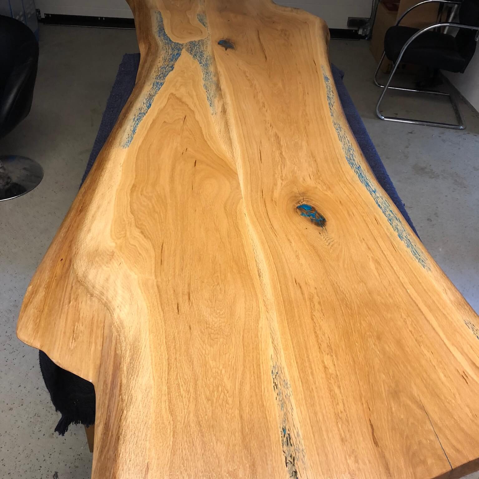 Tisch aus 2 Eichenbohlen