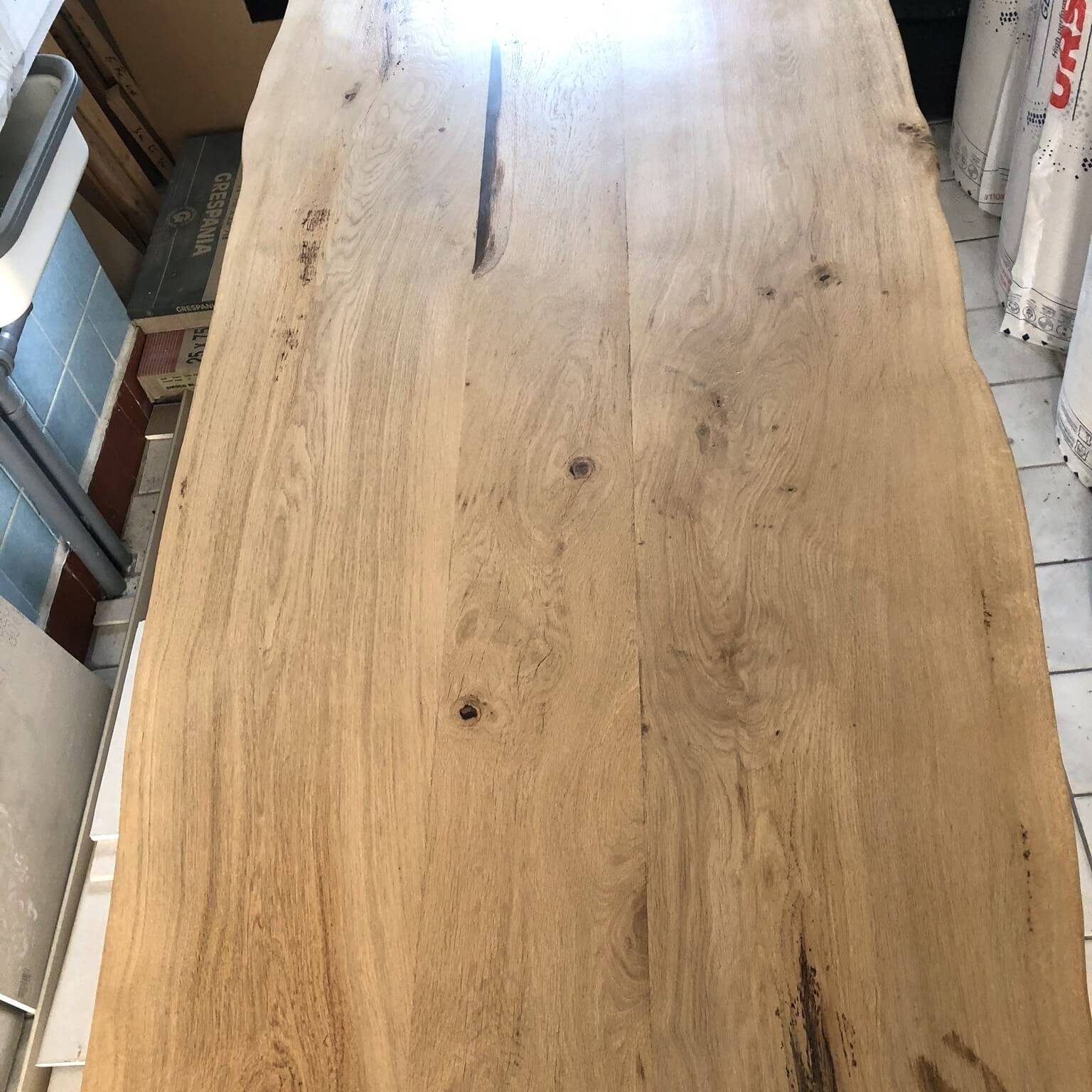 Eichentisch mit Baumkante