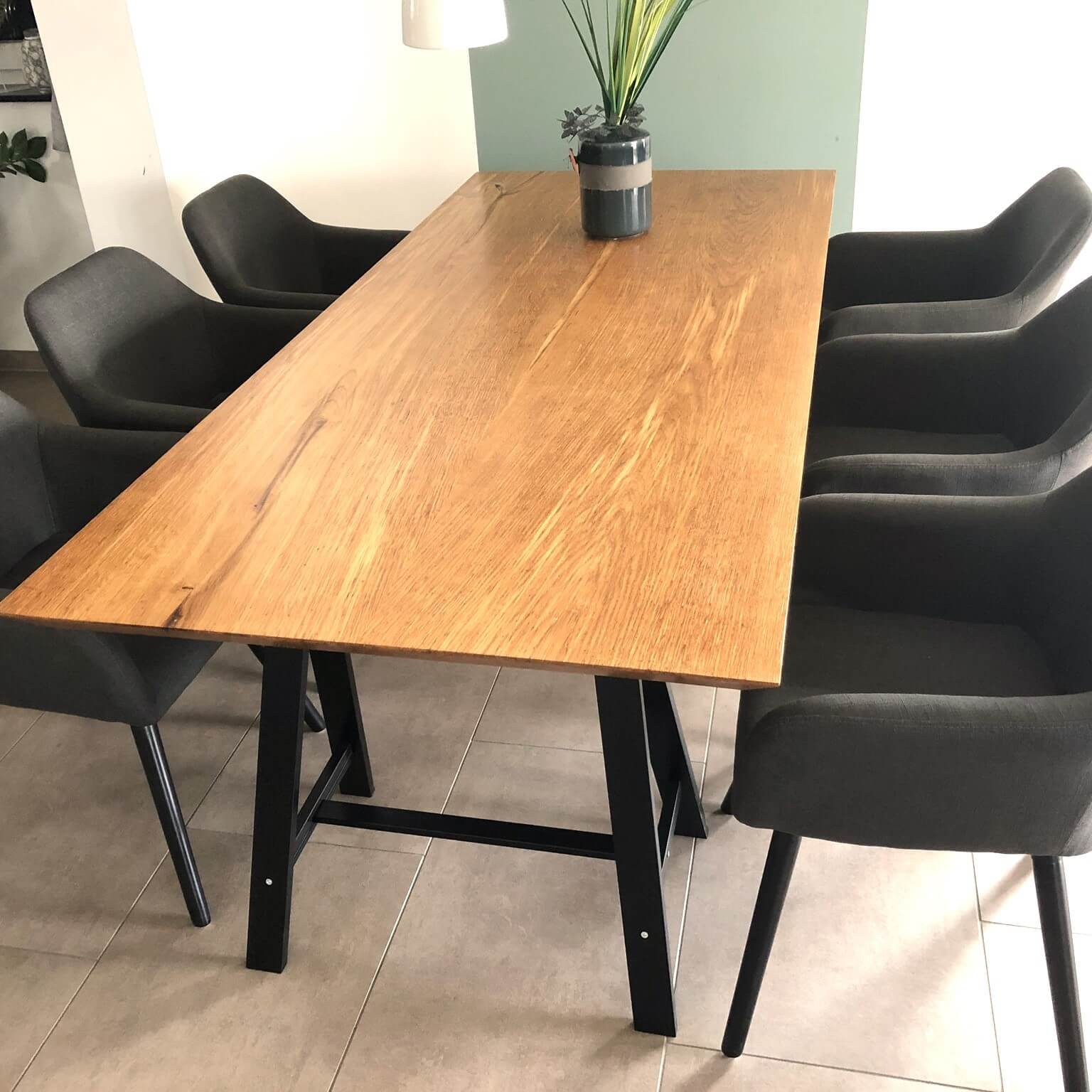 Eichentisch in Trapezform